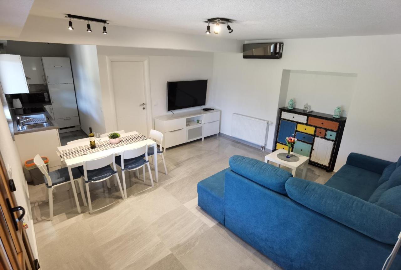 Appartamento Apartman Bura Posedarje Esterno foto
