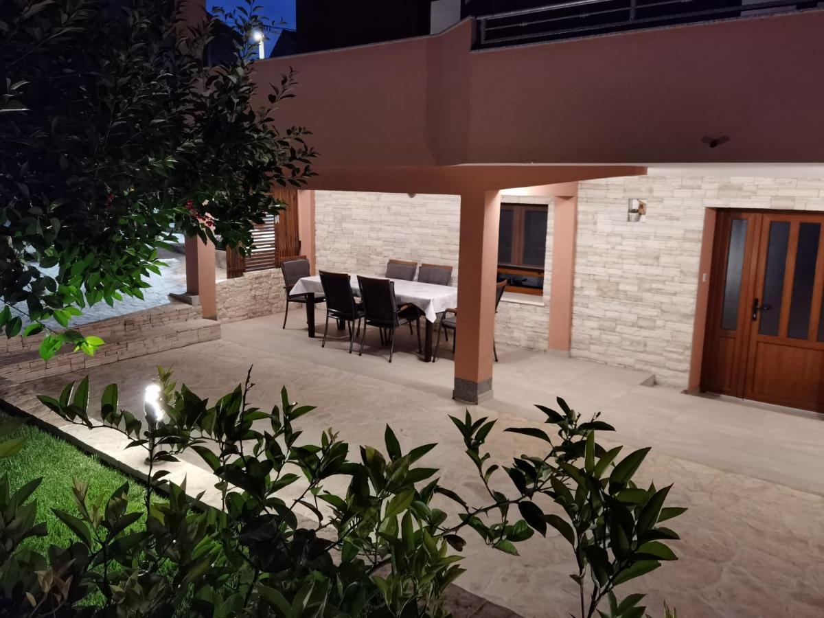Appartamento Apartman Bura Posedarje Esterno foto