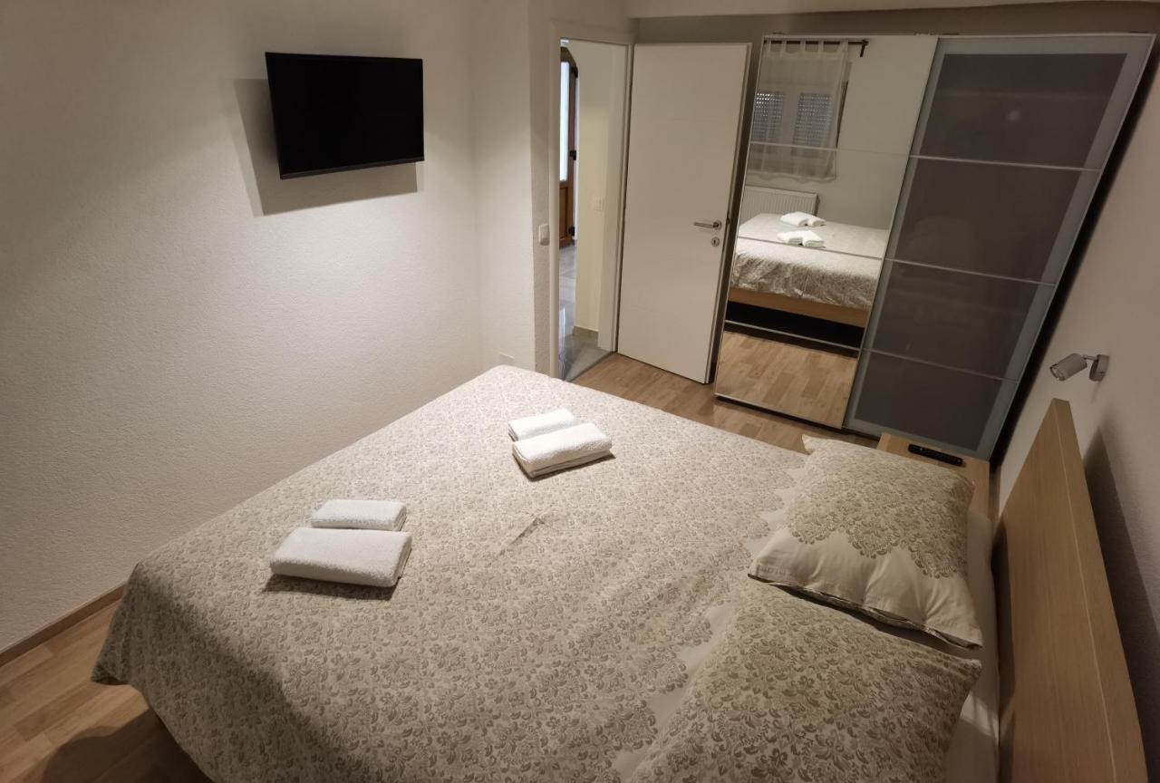 Appartamento Apartman Bura Posedarje Esterno foto