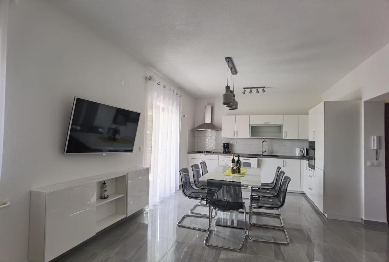Appartamento Apartman Bura Posedarje Esterno foto
