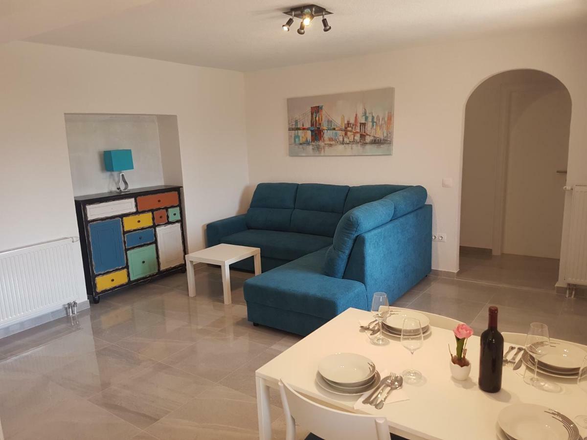 Appartamento Apartman Bura Posedarje Esterno foto