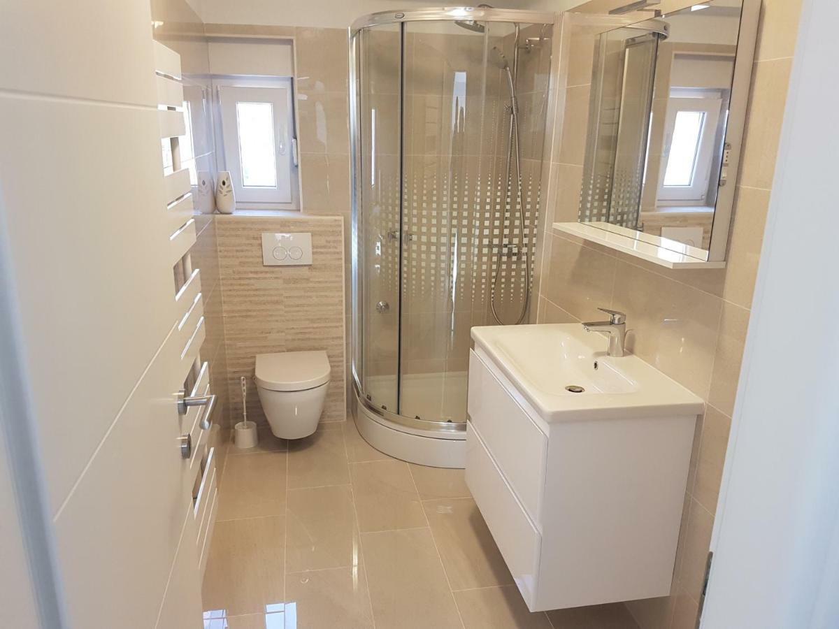 Appartamento Apartman Bura Posedarje Esterno foto