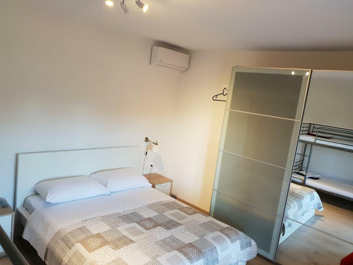 Appartamento Apartman Bura Posedarje Esterno foto